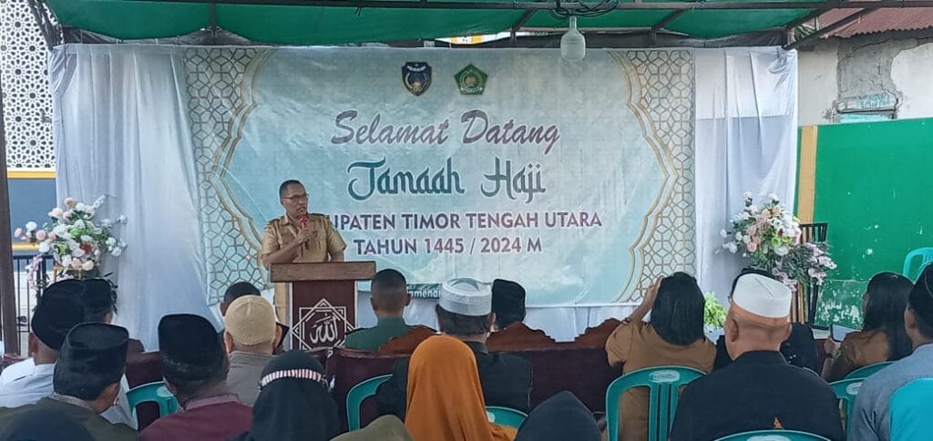 Pemkab TTU Dan Kemenag Sambut Kepulangan Jemaah Haji Asisten Asisten I Setda TTU, Drs. Yosef Kuabib saat Asisten I Setda TTU, Drs. Yosef Kuabib saat membacakan sambutan Bupati TTU dalam kegiatan penyambutan kepulangan rombongan Jamaah Haji 1445 Hijriah/2024 dari kab. TTU, Selasa (16/7/2024)