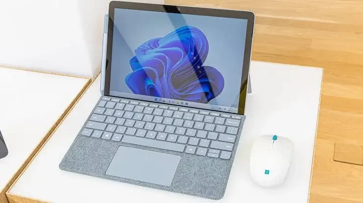 Microsoft Surface Go 3 - Laptop 12 Inch Terbaik - Prontt.com