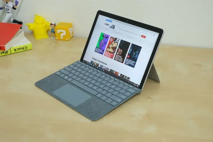 Microsoft Surface Go - Laptop 12 Inch Terbaik - Prontt.com