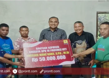 Angggota DPD RI Angelius Wake Kako Beri Bantuan untuk Pembangunan Rumah Ibadah di Ende
