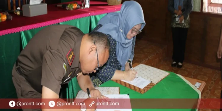 Kejari Lembata Gandeng BPJS Kesehatan Maumere Teken MoU Penegakan Hukum dan Kepatuhan JKN