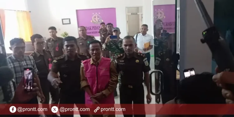 Korupsi Dana BOK, Roberth Amheka Mantan Kadinkes Kabupaten Kupang Ditahan Jaksa!