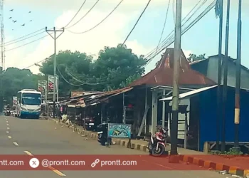 Pemkab Ende akan Bongkar Lapak Pedagang di Sempadan Pantai Ndao, Warga Menolak!