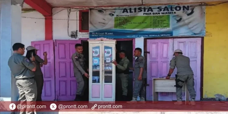 Pemkab Manggarai Segel Empat Kios di Pasar Puni Imbas dari Tunggak Bayar Retribusi