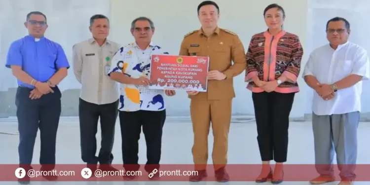 Pemkot Kupang sumbang Rp200 Juta untuk Keuskupan Agung Kupang