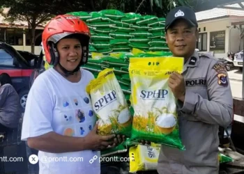 Polres Flotim Gelar Gerakan Pangan Murah untuk Warga di halaman Mapolres Flores Timur