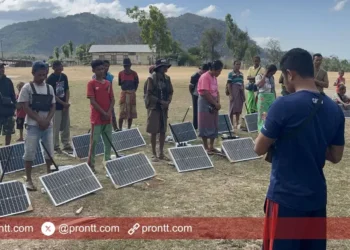 Satgas Pamtas RI-RDTL Yonarhanud 15DBY dan JPCC Sumbang 74 unit Panel Solar untuk warga perbatasan