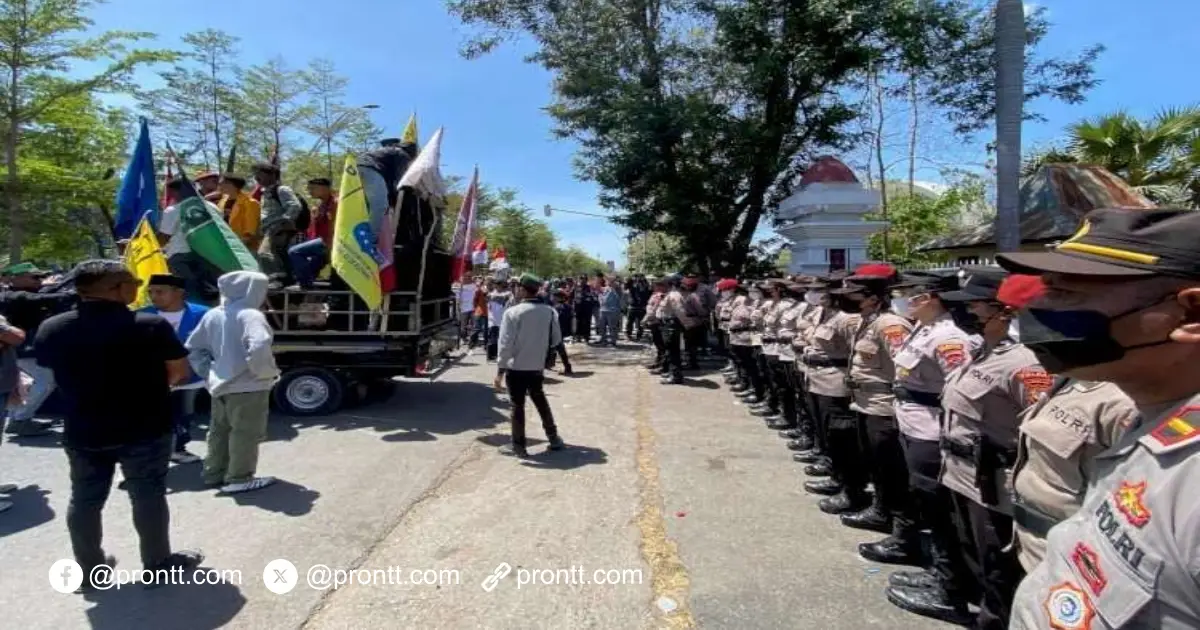 Aksi Unjuk Rasa di depan Gedung DPRD Provinsi NTT Berjalan Aman Tertib