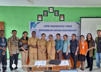 Dosen Unimor PKM di SMP Negeri Sekon, Sosialisasi Penggunaan AI untuk Dukung Pembelajaran
