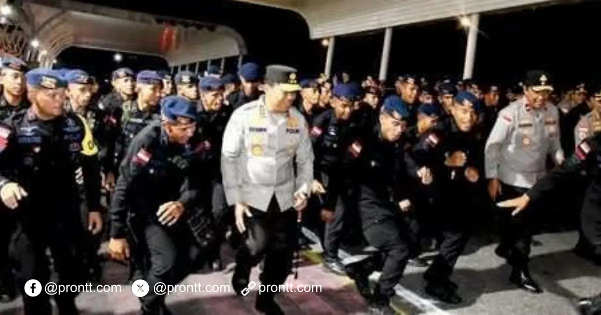 Kapolda NTT Lepas Pasukan Brimob Komodo Timor dengan Tarian Samato Khas